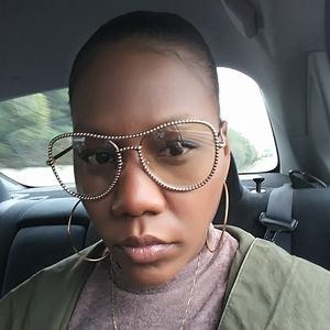 Meet your Posher, Ava